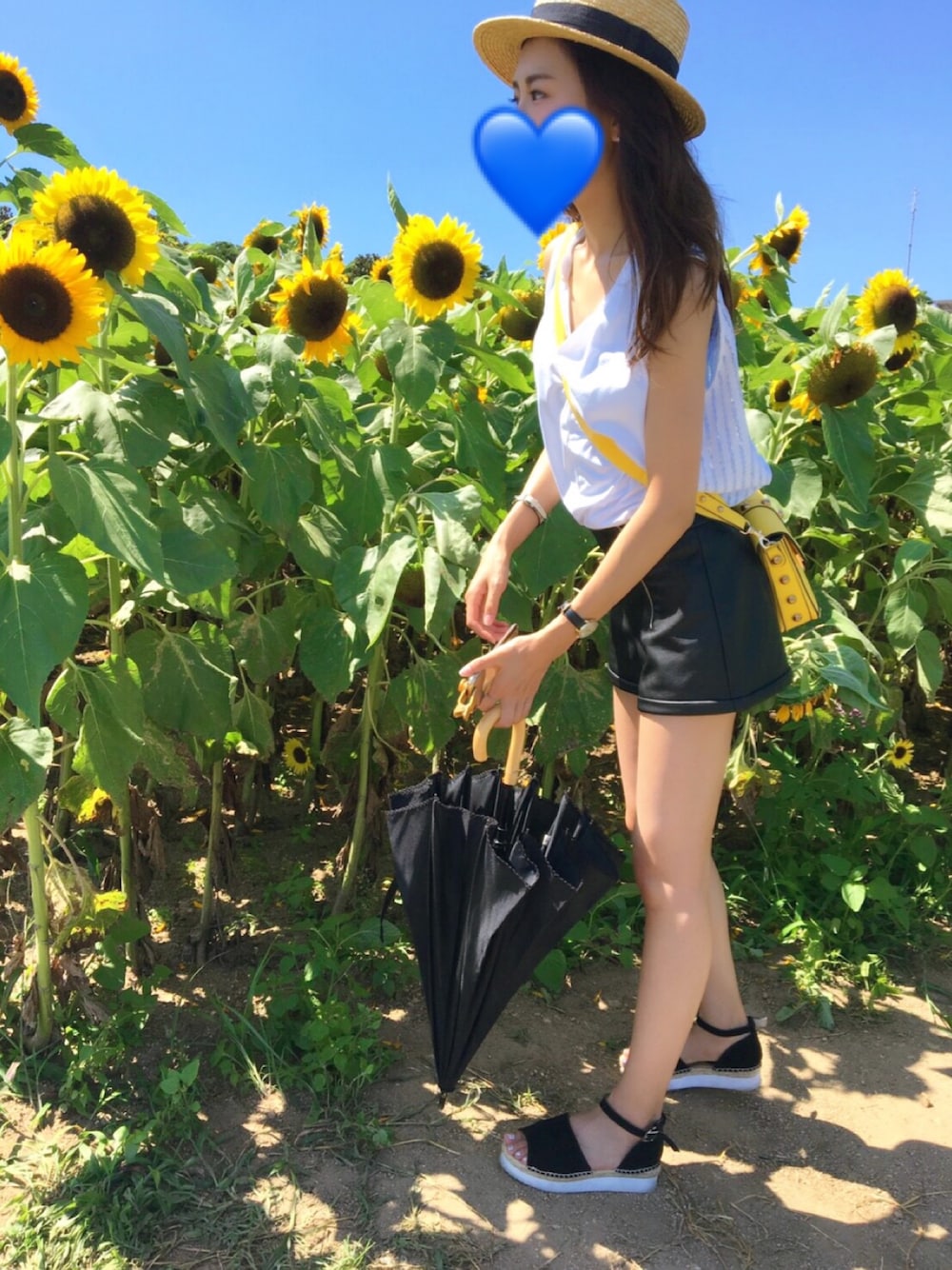 「ひまわり畑、夏、ショーパンスタイル、むぎわら帽子」｜「ZARAのアイテム（その他パンツ、ブラック系）」を使った、Jully☻さん（レディース・168cm）の夏コーディネートの1枚目の写真