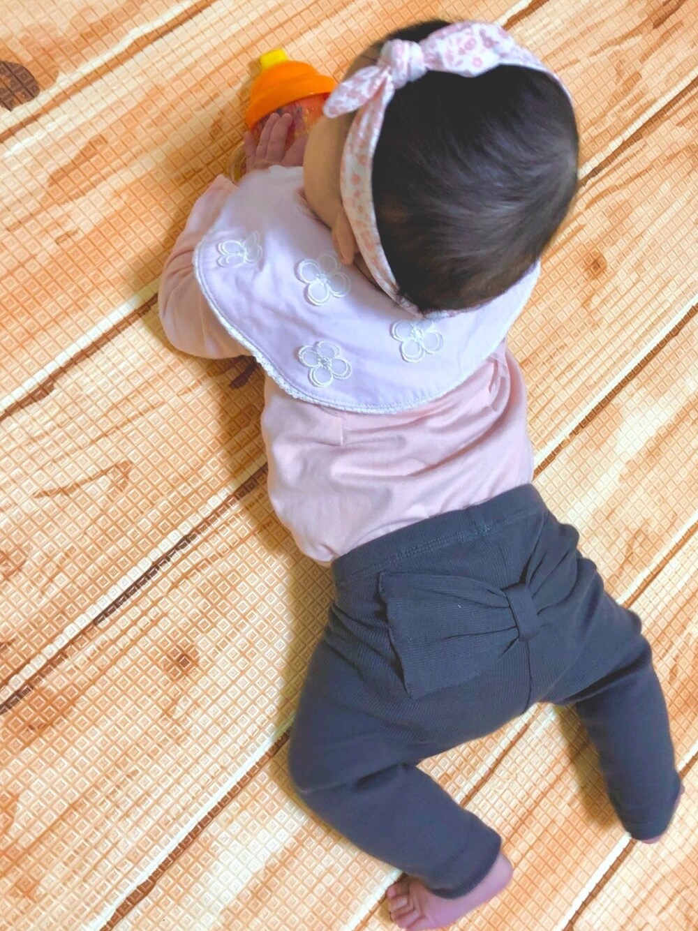 「ベビーコーデ、H&M」｜「H&Mのアイテム（ロンパース、ピンク系）」を使った、🌱natuki🌙さん（レディース・70cm）の冬コーディネートの1枚目の写真