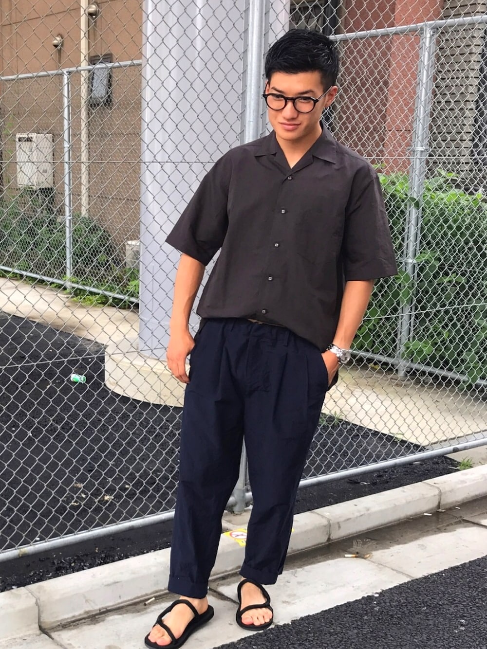 「夏、休日スタイル、めがね、開襟シャツ、サンダル、乱用、気づいていても、やめられない」｜「BuddyOpticalのアイテム（サングラス、ブラック系）」を使った、takaさん（メンズ・171cm）の夏コーディネートの1枚目の写真