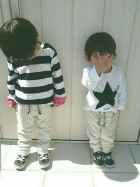 「petit main（プティマイン）の袖口バンダナ柄ボーダー長袖Tシャツ（Tシャツ/カットソー、ブルー系）」を使った、ReeRyoさん（キッズ・130cm）の春コーディネート