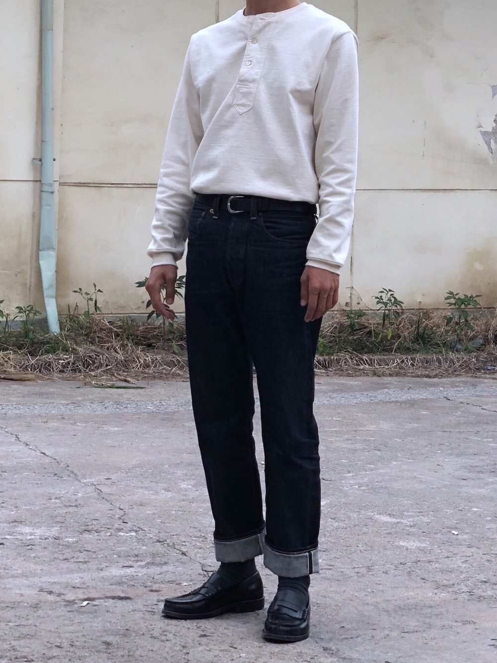 「Outstanding & Co、long sleeve、Monono、vera pelle、belt、LEVIS VINTAGE CLOTHING、denim、UNIQLO、HARUTA、loafer」｜「OUTSTANDINGのアイテム（Tシャツ/カットソー、その他）」を使った、YongMun Leeさん（メンズ・178cm）の秋コーディネートの1枚目の写真