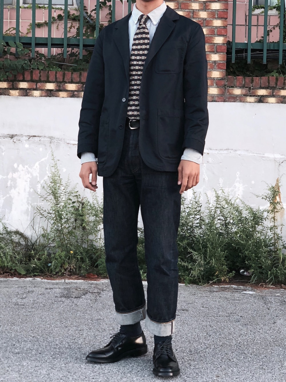 「Pottery、GIORDANO、christian dior、LEVIS VINTAGE CLOTHING、UNIQLO、ALDEN、Abbey horn、Monono」｜「LEVI'S VINTAGE CLOTHINGのアイテム（デニムパンツ、ブルー系）」を使った、YongMun Leeさん（メンズ・178cm）の秋コーディネートの1枚目の写真