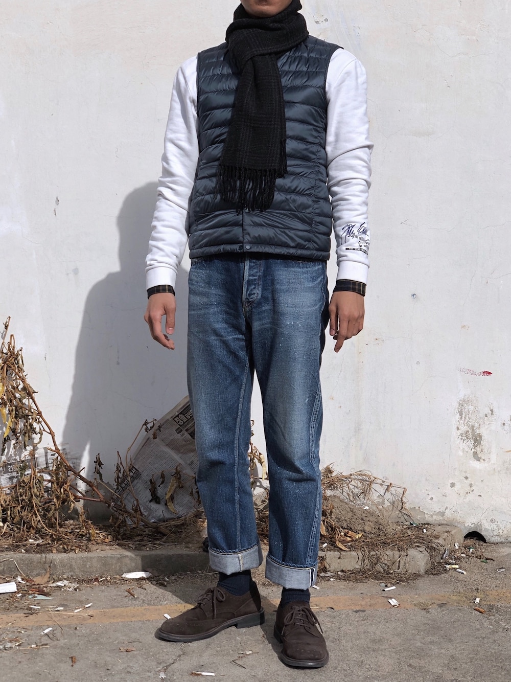 「UNIQLO、Johnny carson’s、bants、FULLCOUNT、josepht」｜「FULLCOUNTのアイテム（デニムパンツ、ブルー系）」を使った、YongMun Leeさん（メンズ・178cm）の冬コーディネートの1枚目の写真