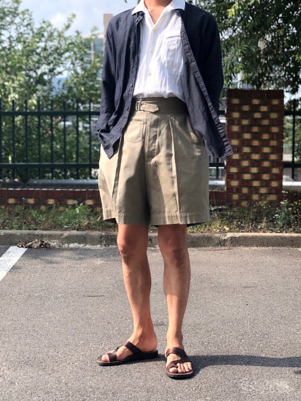 「TENCEL、linen、GURKHA」｜「HAVERSACKのアイテム（その他パンツ、ベージュ系）」を使った、YongMun Leeさん（メンズ・178cm）の夏コーディネートの1枚目の写真
