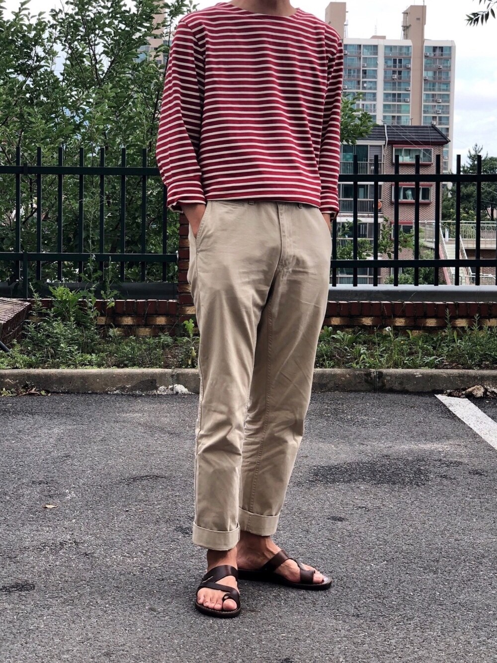 「Boatneck」｜「UNIQLOのアイテム（チノパンツ、ベージュ系）」を使った、YongMun Leeさん（メンズ・178cm）の夏コーディネートの1枚目の写真