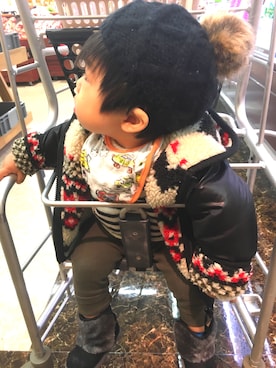 「アイテム（スタイ/よだれかけ、グレー系）」を使った、RYUNOSUKE( ᐛさん（キッズ・60cm）の冬コーディネート