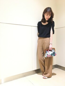 「RODE SKO（ロデスコ）のアイテム（クラッチバッグ）」を使った、RODE SKO (ロデスコ)さん（レディース・165cm）の春コーディネート