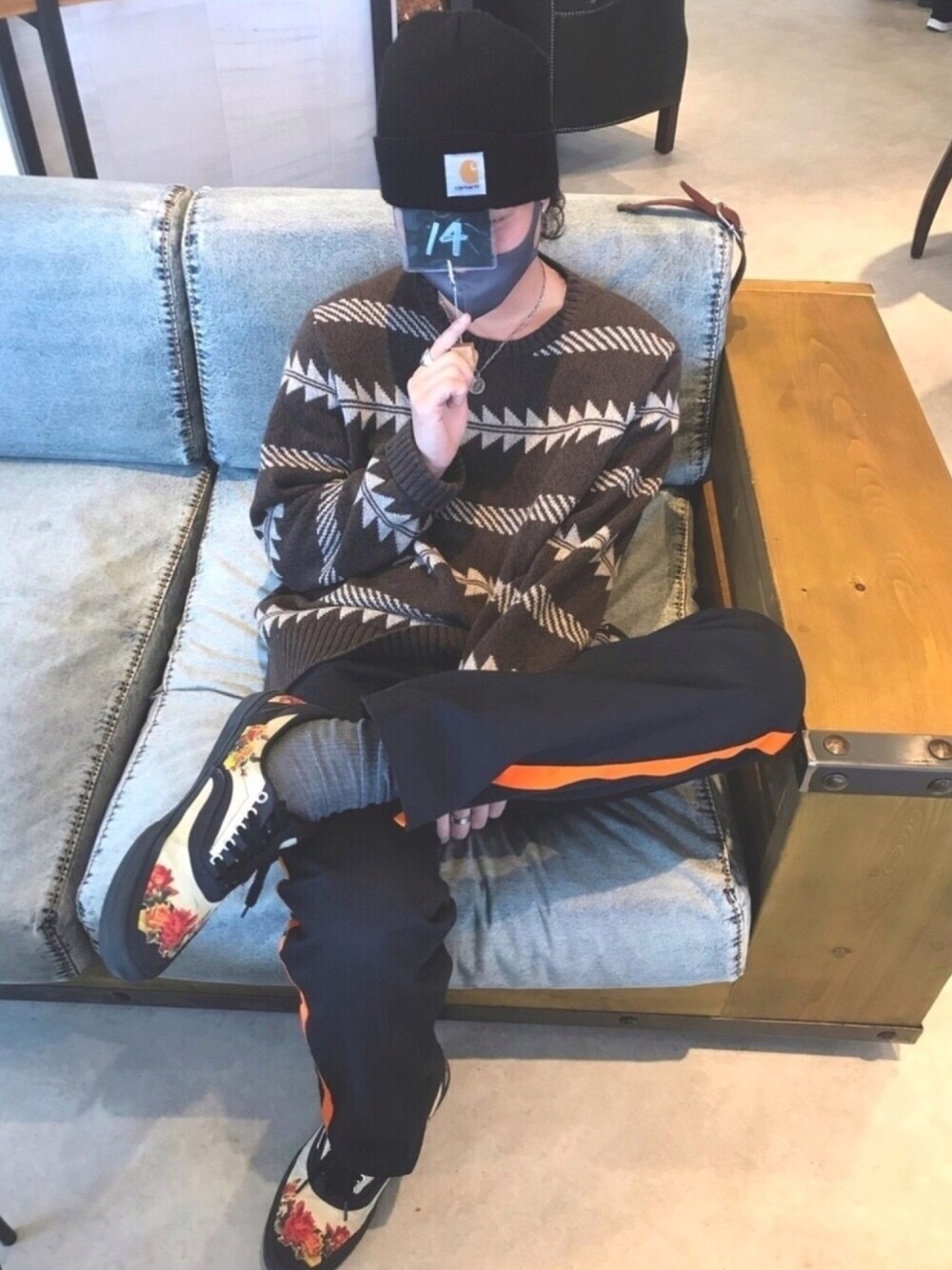 「柄ニット、ビックシルエット、古着MIX、古着コーデ、VANS、デートスタイル（MEN）、supreme、Dickies、carhartt」｜「Dickiesのアイテム（パンツ、ブラック系）」を使った、ユリさん（メンズ・178cm）の冬コーディネートの1枚目の写真
