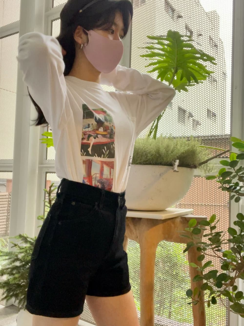 「雨の日コーデ、夏だ！Tシャツ着よう！、ロンT、ショートパンツ、ジム帰り」｜「GILDANのアイテム（Tシャツ/カットソー、ホワイト系）」を使った、pikariさん（レディース・164cm）の夏コーディネートの1枚目の写真