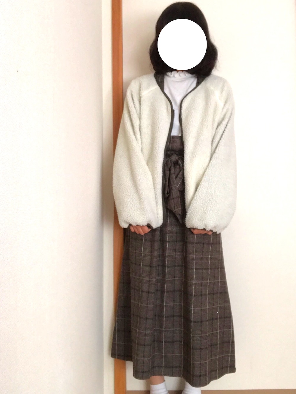 「カジュアル、シンプル、ボア、ボアブルゾン、茶色、ワンピース、GU、おしゃれさんと繋がりたい」｜「AS as know asのアイテム（ワンピース/ドレス、ブラウン系）」を使った、teaさん（レディース・162cm）の秋コーディネートの1枚目の写真
