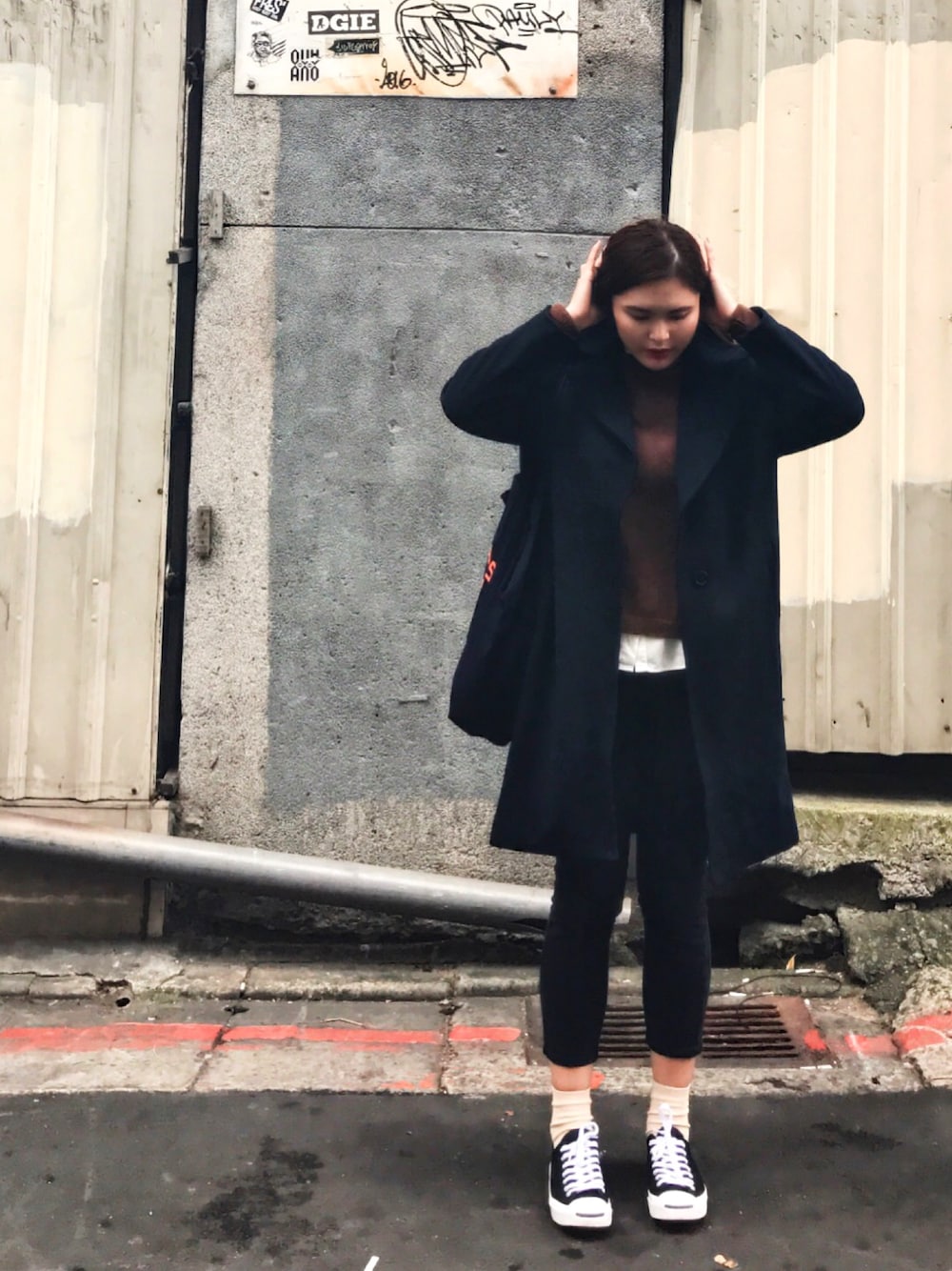 「ootd、outfit、casual、winter、Taiwan、girl」｜「CONVERSEのアイテム（スニーカー、ブラック系）」を使った、 • ċʟѧさん（レディース・169cm）の冬コーディネートの1枚目の写真
