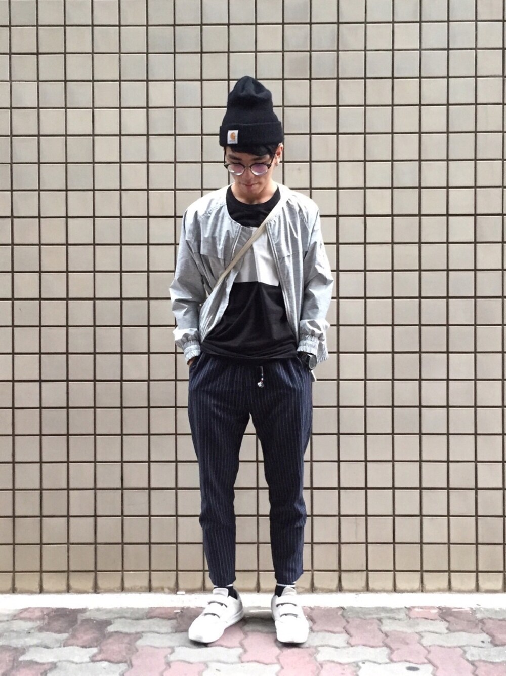 「ootd、street、outfit、vintage、carhartt、plain-me、New Balance、black、grey、blue」｜「plain-meのアイテム（ジャケット/アウター、グレー系）」を使った、Felixさん（メンズ・172cm）の秋コーディネートの1枚目の写真
