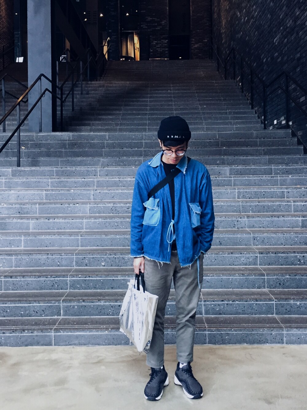 「ootd、outfit、streetstyle、plain-me、denim、NIKE、REMIX」｜「REMIXのアイテム（帽子、ブラック系）」を使った、Felixさん（メンズ・172cm）の冬コーディネートの1枚目の写真