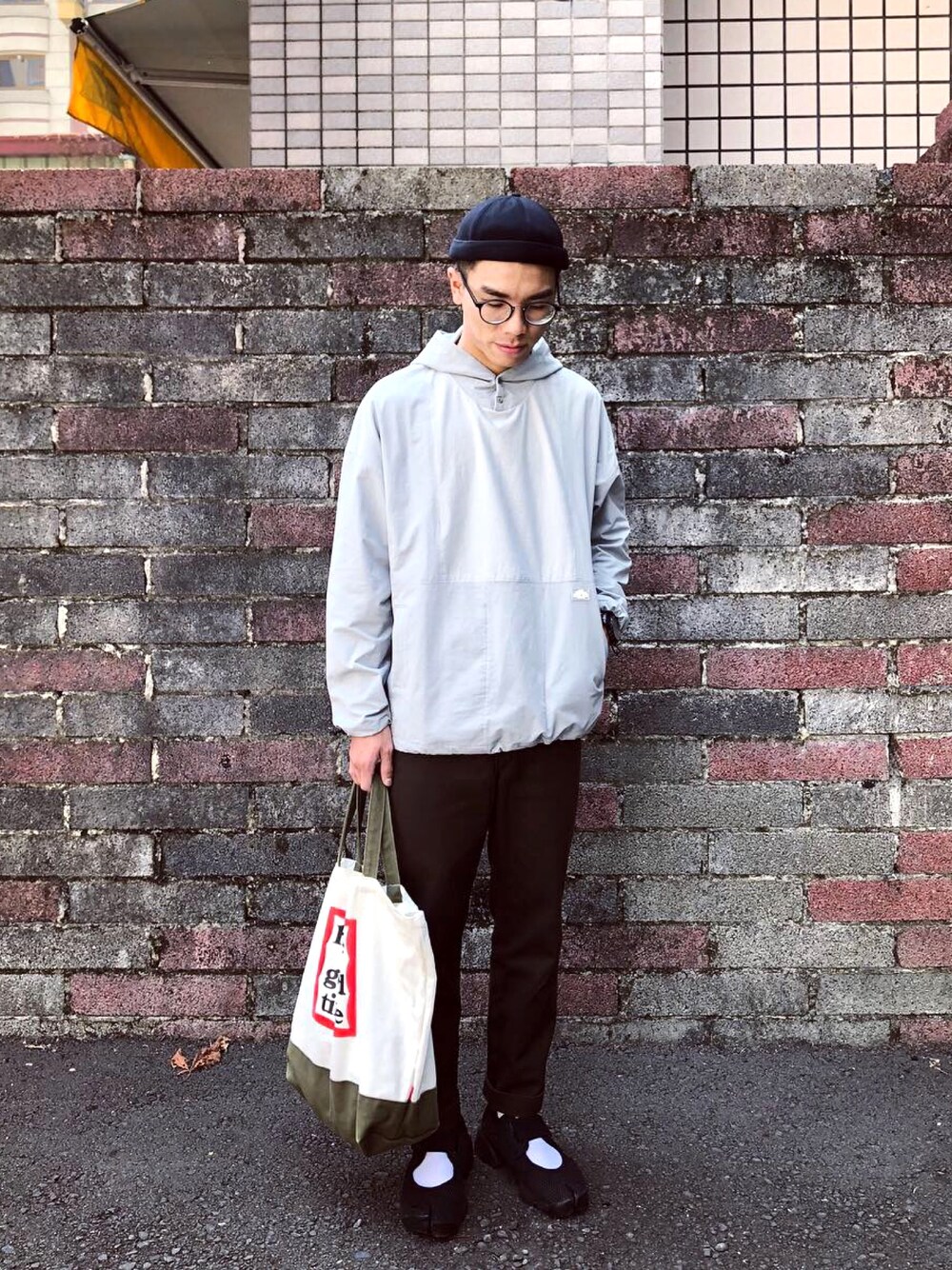 「ootd、outfit、streetstyle、vintage、pullover、Dickies、NIKE、have a good time、hat、black」｜「Dickiesのアイテム（チノパンツ、ブラウン系）」を使った、Felixさん（メンズ・172cm）の秋コーディネートの1枚目の写真