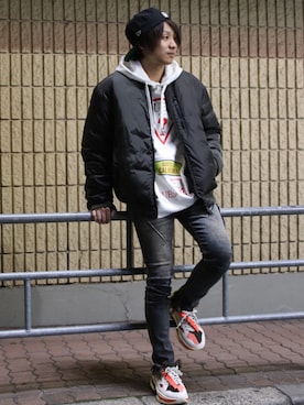 「Guess（ゲス）のアイテム（パーカー）」を使った、Ryotaさん（メンズ・170cm）の冬コーディネート
