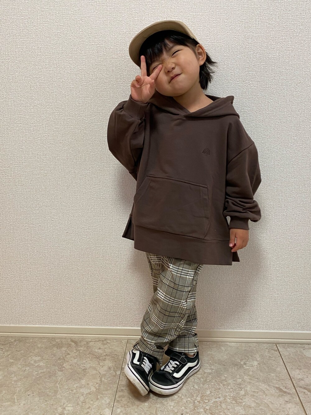 「Right-on、VANS、ライトオン、バンズ、オールドスクール、スウェット、パーカー、アースカラー、キッズコーデ、秋コーデ」｜「Right-on KIDSのアイテム（パーカー、ブラウン系）」を使った、𖣔 𝕒𝕚 𖣔さん（レディース・155cm）の秋コーディネートの1枚目の写真
