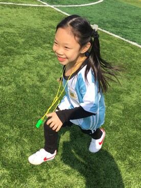 「adidas（アディダス）のアイテム（スウェット、ブルー系）」を使った、Mi_homeさん（キッズ）の冬コーディネート