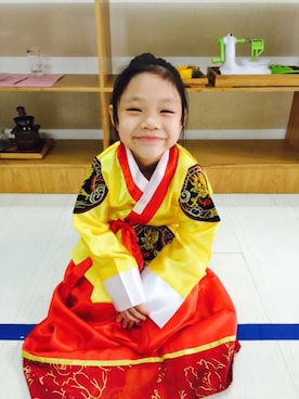 「Iのアイテム（スカート、レッド系）」を使った、Mi_homeさん（キッズ）の冬コーディネート