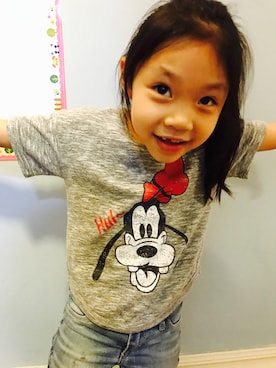 「H&M（エイチ・アンド・エム）のアイテム（Tシャツ/カットソー、グレー系）」を使った、Mi_homeさん（キッズ）の冬コーディネート