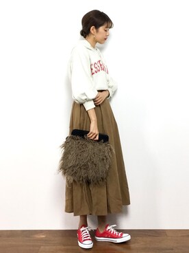 「URBAN RESEARCH（アーバンリサーチ）のボリュームスリーブロゴスウェット（パーカー）」を使った、yukiさん（レディース・169cm）の秋コーディネート