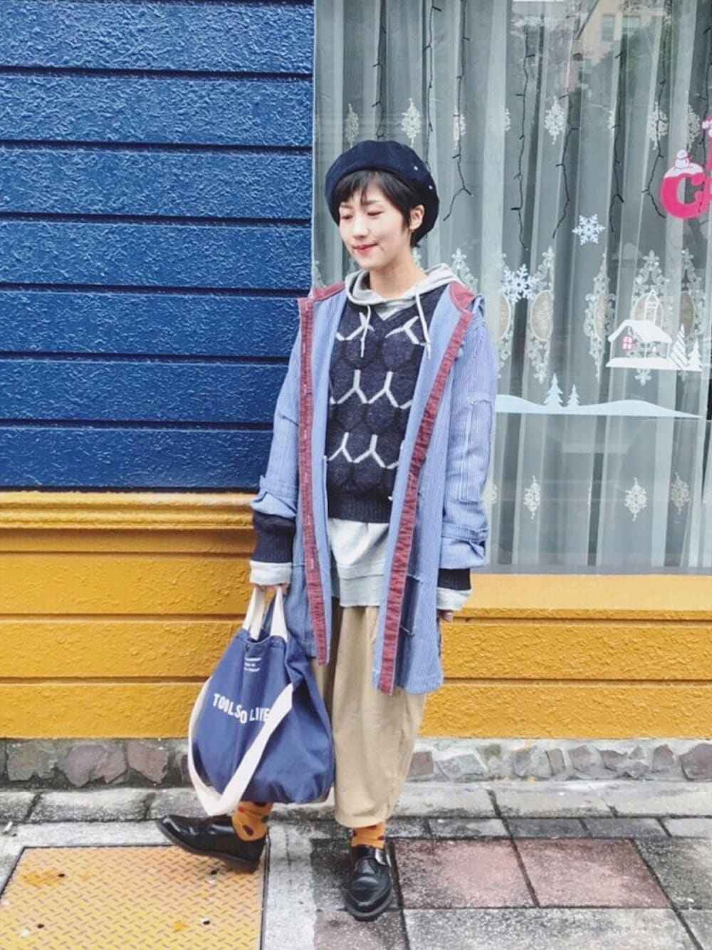 「ootd、ootdtw、ootdfashion、BEAMS、BEAMS BOY、vintage、Dr.Martens、GRAMICCI」｜「BEAMS BOYのアイテム（帽子、ブルー系）」を使った、Vika 簡さん（レディース・163cm）の冬コーディネートの1枚目の写真