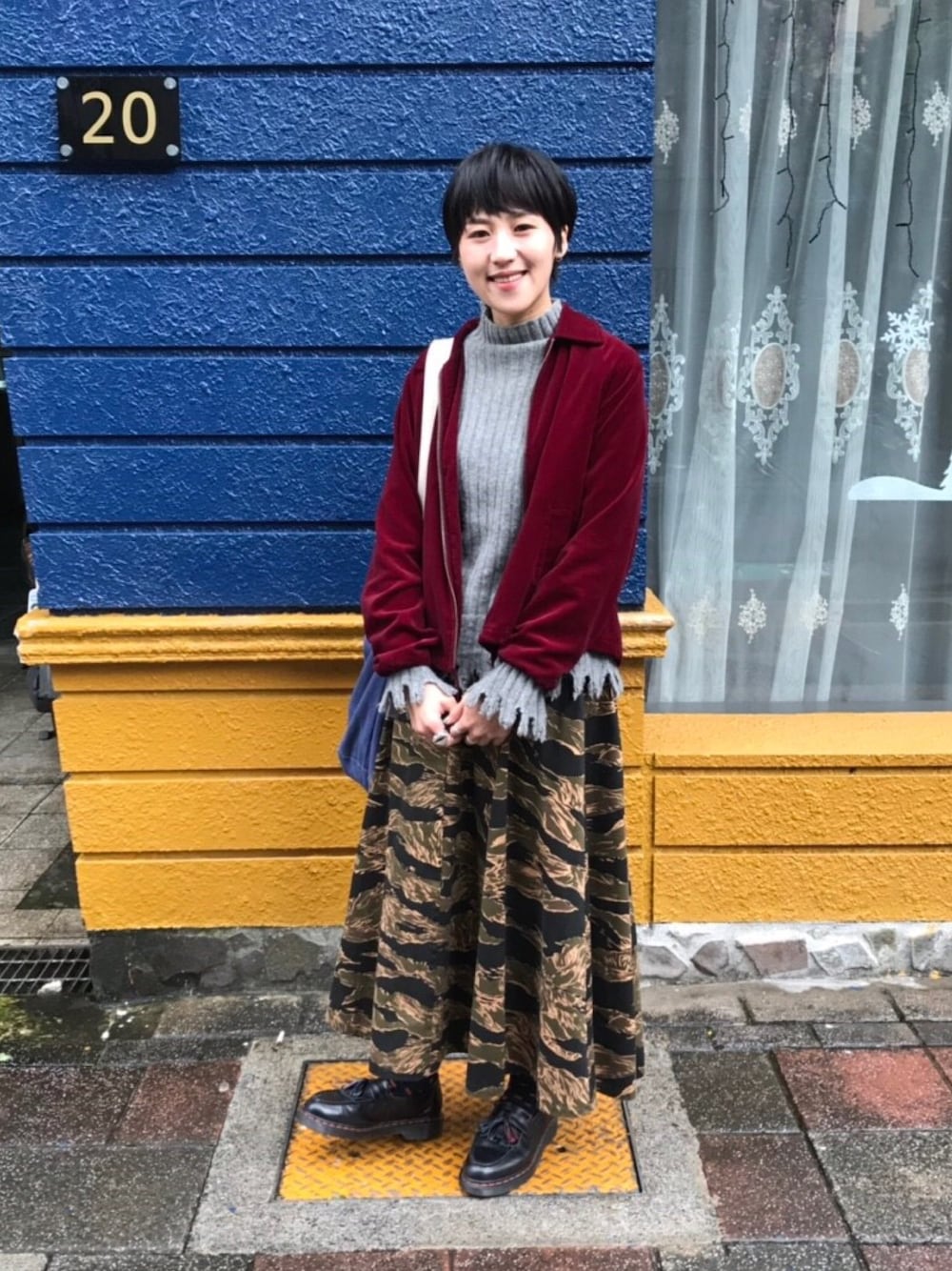 「ootd、ootdtw、ootdfashion、BEAMS BOY、BEAMS、RBS、Dr.Martens」｜「BEAMS BOYのアイテム（ジャケット/アウター、レッド系）」を使った、Vika 簡さん（レディース・163cm）の冬コーディネートの1枚目の写真