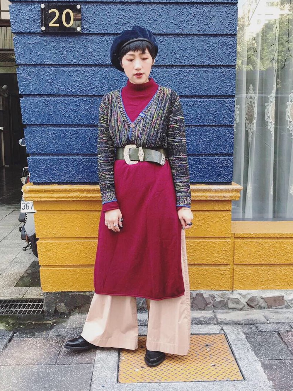「ootd、ootdtw、ootdfashion、BEAMS BOY、RBS、Ray BEAMS、Dr.Martens」｜「Ray BEAMSのアイテム（ワンピース/ドレス、レッド系）」を使った、Vika 簡さん（レディース・163cm）の冬コーディネートの1枚目の写真