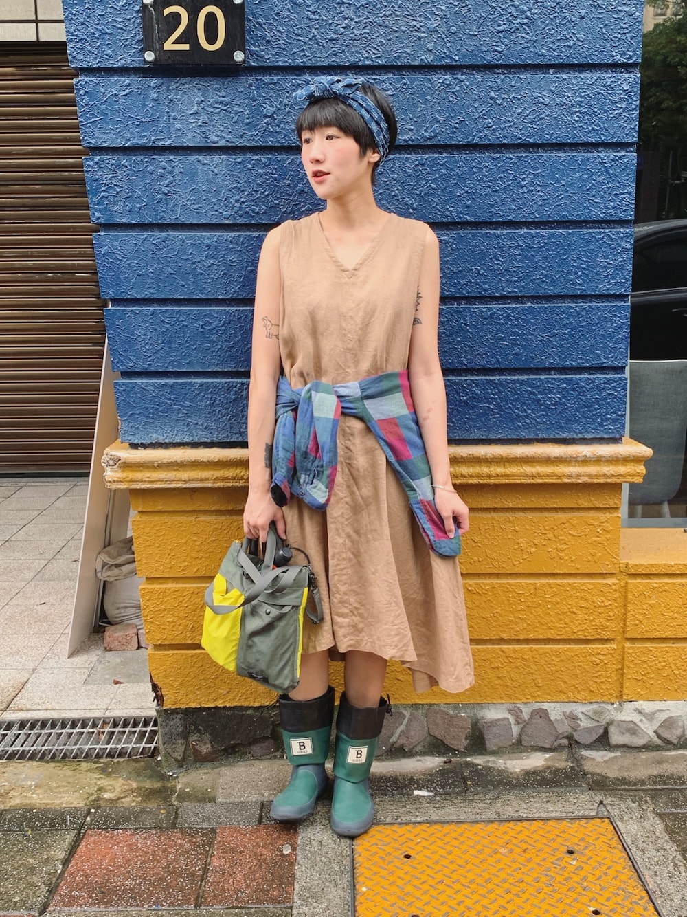 「ootd、oottw、ootdfashion、WEARBOOKエントリー、MUJI、野鳥の会、streetstyle、daily look」｜「mujiのアイテム（ワンピース/ドレス、ベージュ系）」を使った、Vika 簡さん（レディース・163cm）の夏コーディネートの1枚目の写真