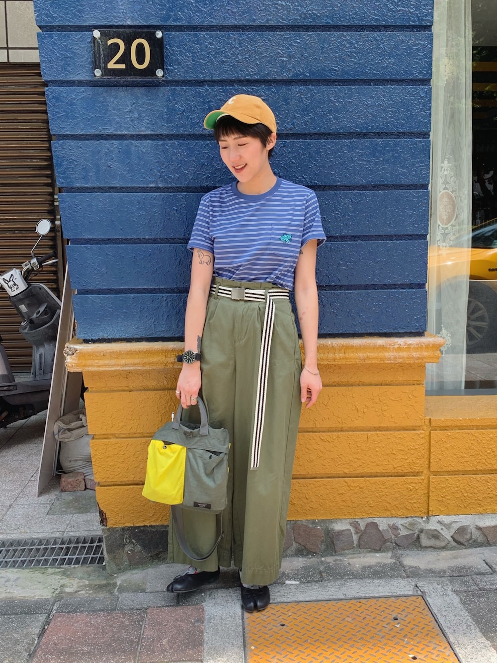 「ootd、ootdtw、ootdfashion、WEARBOOKエントリー、street、BEAMS、UNIQLO、streetstyle、daily look」｜「UNIQLOのアイテム（トップス、ブルー系）」を使った、Vika 簡さん（レディース・163cm）の夏コーディネートの1枚目の写真