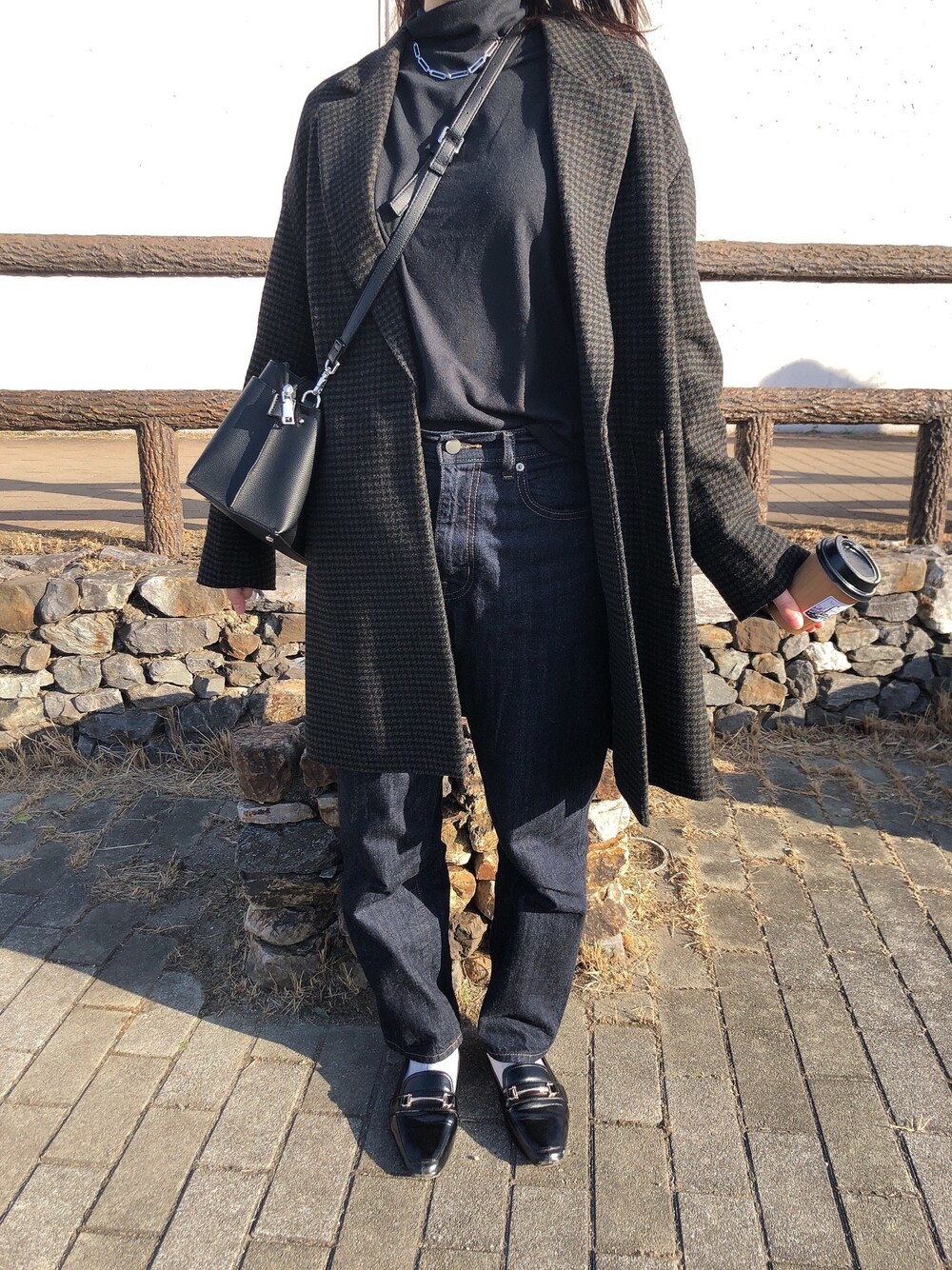 「オトナカジュアル、ビッグシルエット、河川敷、さんぽ」｜「ZARAのアイテム（ジャケット/アウター、ブラック系）」を使った、miさん（レディース・157cm）の冬コーディネートの1枚目の写真
