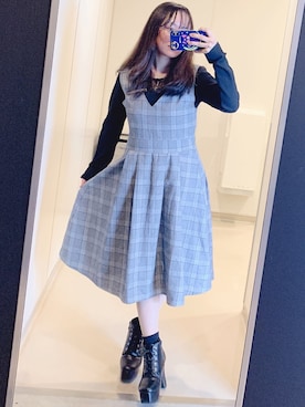 「Honeys（ハニーズ）のアイテム（ジャンパースカート、グレー系）」を使った、しいさん（レディース・149cm）の春コーディネート