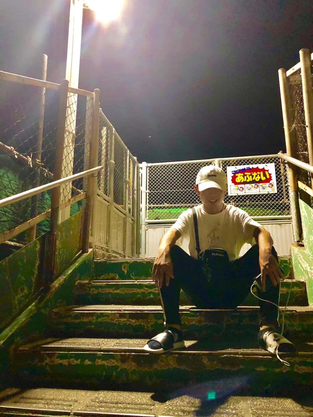 「THRASHERのアイテム（キャップ、ホワイト系）」を使った、りゅうき👾💊👾さん（キッズ・165cm）の夏コーディネートの1枚目の写真