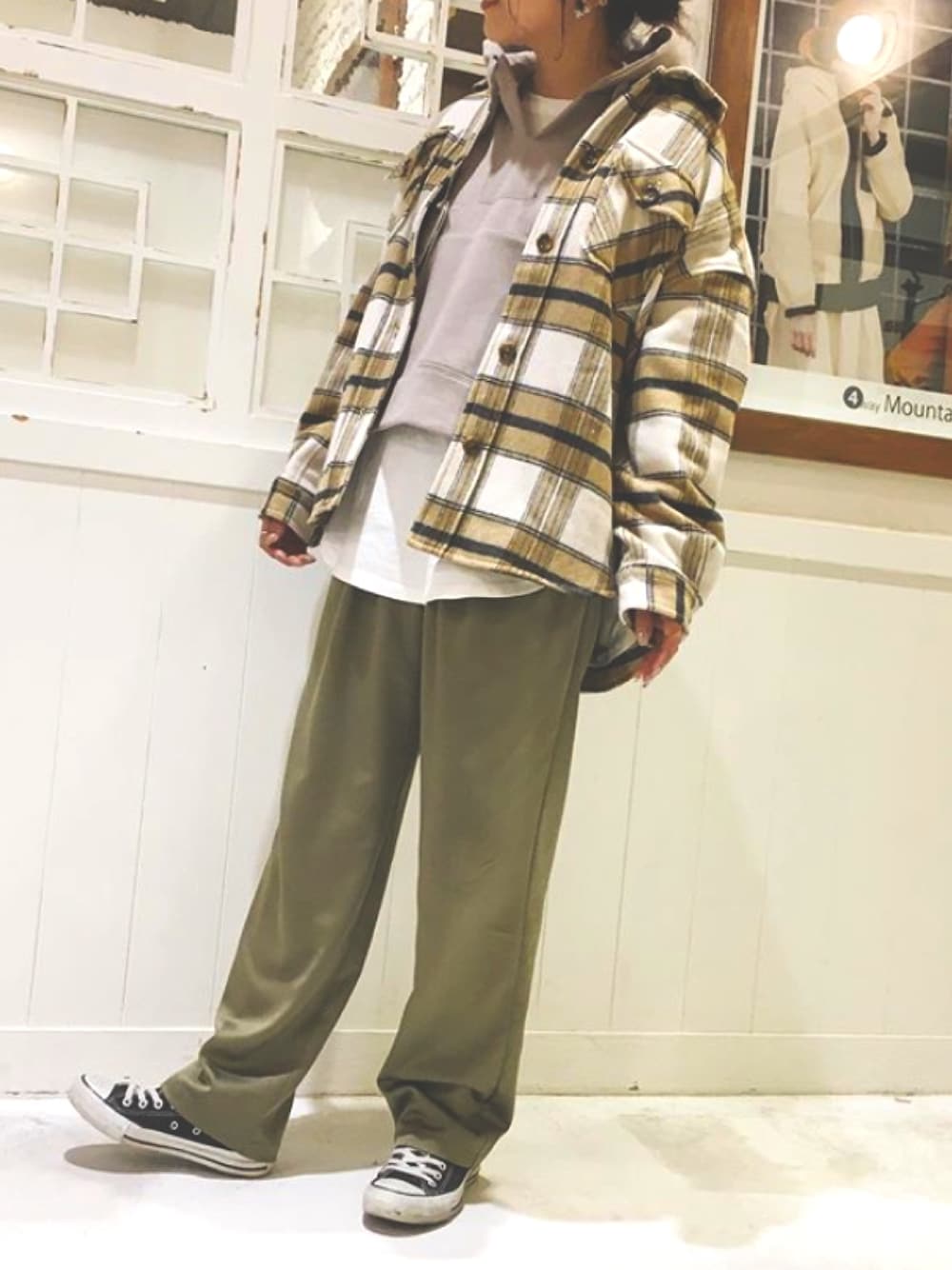 「年末WEAR感謝祭、カジュアルコーデ、おしゃれさんと繋がりたい、パーカー、大人カジュアル、グリーン、CPOジャケット」｜「cepoのＣＰＯ　オーバージャケット（その他アウター、ベージュ系）」を使った、ちょんちぇ。さん（レディース・160cm）の冬コーディネートの1枚目の写真