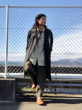 「アースカラー」｜「アイテム（チェスターコート）」を使った、くろろろんさん（メンズ・169cm）の冬コーディネート