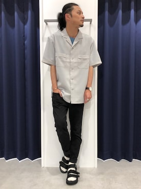 「オープンカラー」｜「アイテム（アクセサリー）」を使った、くろろろんさん（メンズ・169cm）の春コーディネート
