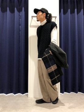 「ニットベスト」｜「アイテム（チェスターコート）」を使った、くろろろんさん（メンズ・169cm）の秋コーディネート
