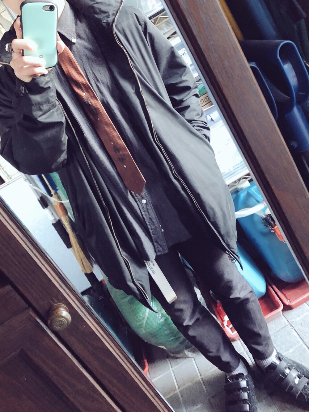 「Polo Ralph Lauren、N.HOOLYWOOD、Levi's、TOMMY HILFIGER、デニム、黒スキニー、スニーカー、古着、used、フォーマル」｜「N.HOOLYWOODのN.HOOLYWOOD LEATHER SNEAKER（スニーカー、ブラック系）」を使った、りきやさん（メンズ・167cm）の冬コーディネートの1枚目の写真