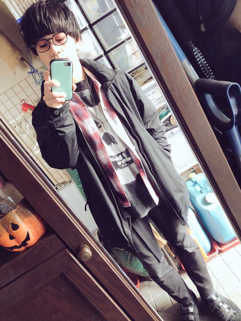 「古着、used、レイヤード、N.HOOLYWOOD、スニーカー、90’s、バンドT、Polo Ralph Lauren、黒スキニー、デニム」｜「usedの90s ミスフィッツ（Tシャツ/カットソー、ブラック系）」を使った、りきやさん（メンズ・167cm）の冬コーディネートの1枚目の写真