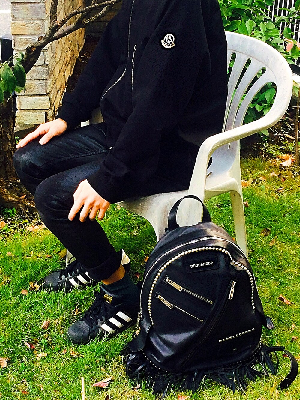 「ブラック、ブラックコーデ、黒、モンクレール、MONCLER、冬コーデ、冬、グリーン、おしゃれさんと繋がりたい、ロック」｜「Moncler Gamme Rougeのアイテム（ブルゾン、ブラック系）」を使った、Alex Kさん（メンズ・174cm）の秋コーディネートの1枚目の写真