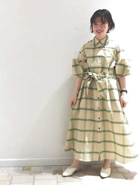 「AKIRANAKA（アキラナカ）のアイテム（シャツワンピース）」を使った、NISHIHARA HIKARIさん（レディース・155cm）の春コーディネート