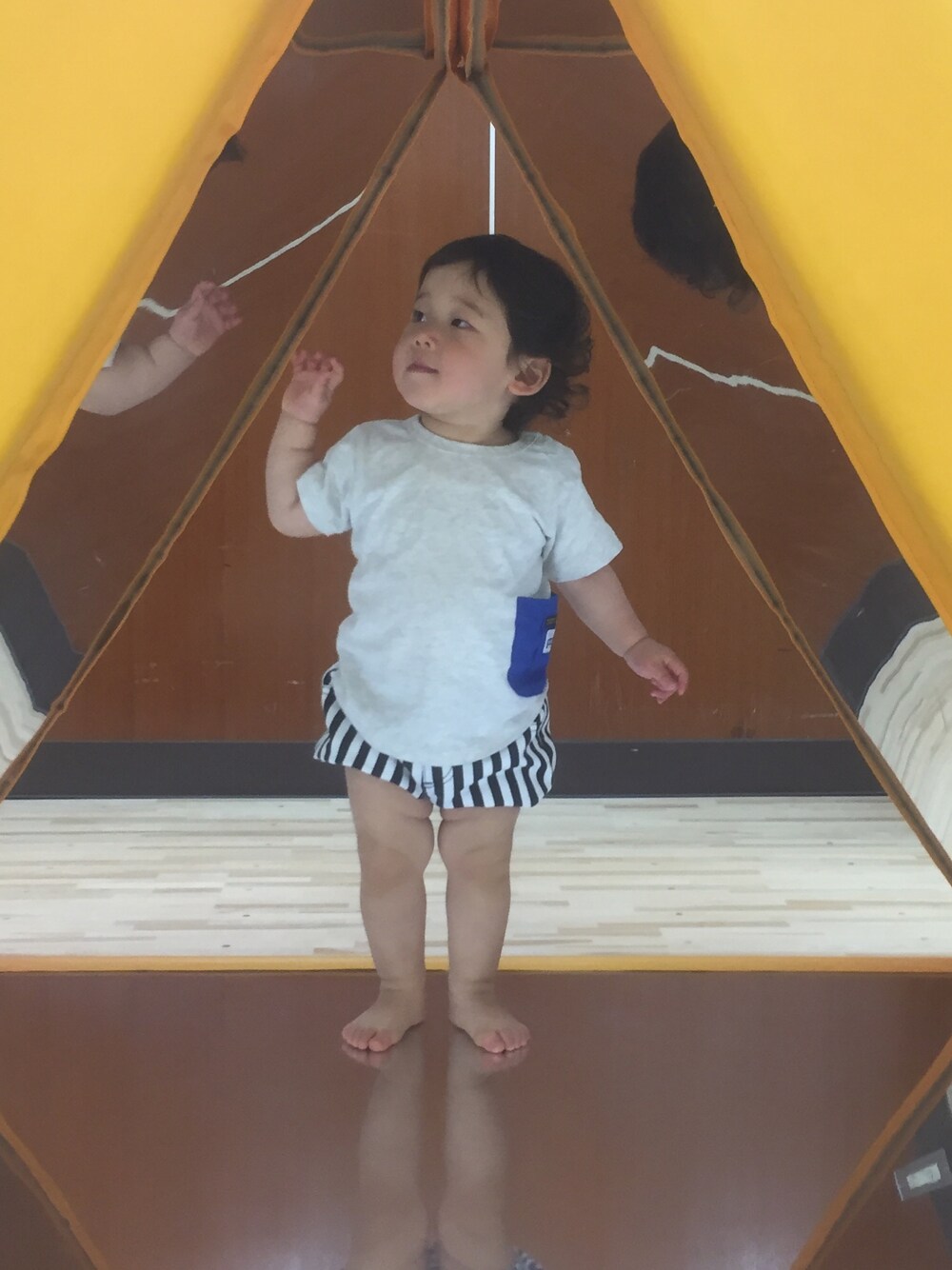 「キッズファッション、キッズコーデ、ベビーコーデ、1歳、1歳6ヶ月、男の子、男の子コーデ」｜「BREEZEのポケットTシャツ（Tシャツ/カットソー、ベージュ系）」を使った、yutoさん（キッズ・80cm）の春コーディネートの1枚目の写真