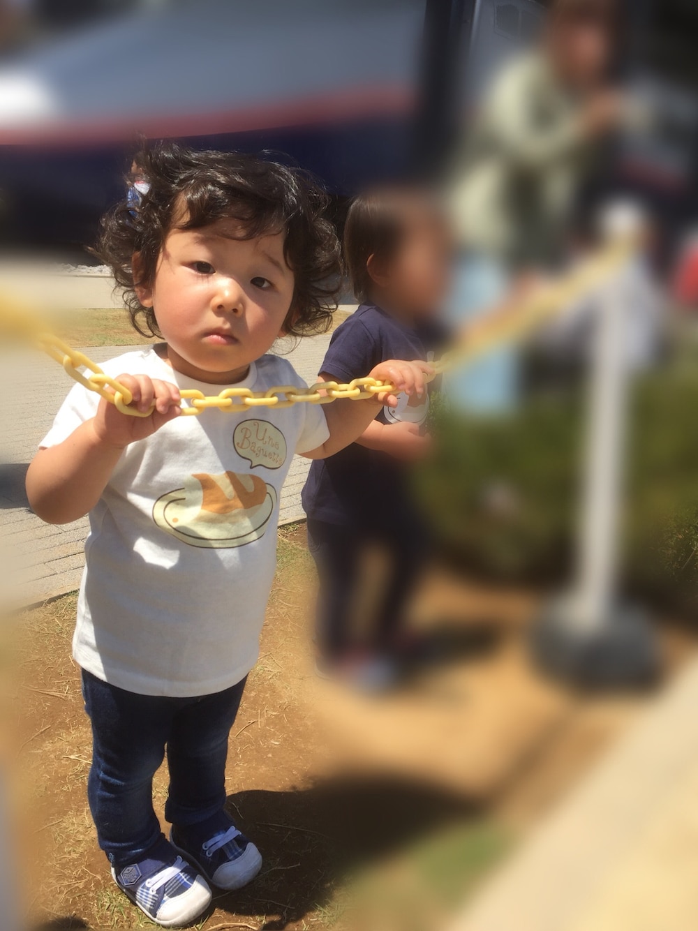 「キッズコーデ、ベビーコーデ、男の子コーデ、男の子、1歳、1歳7ヶ月」｜「LAGOMのアイテム（Tシャツ/カットソー、ホワイト系）」を使った、yutoさん（キッズ・80cm）の春コーディネートの1枚目の写真
