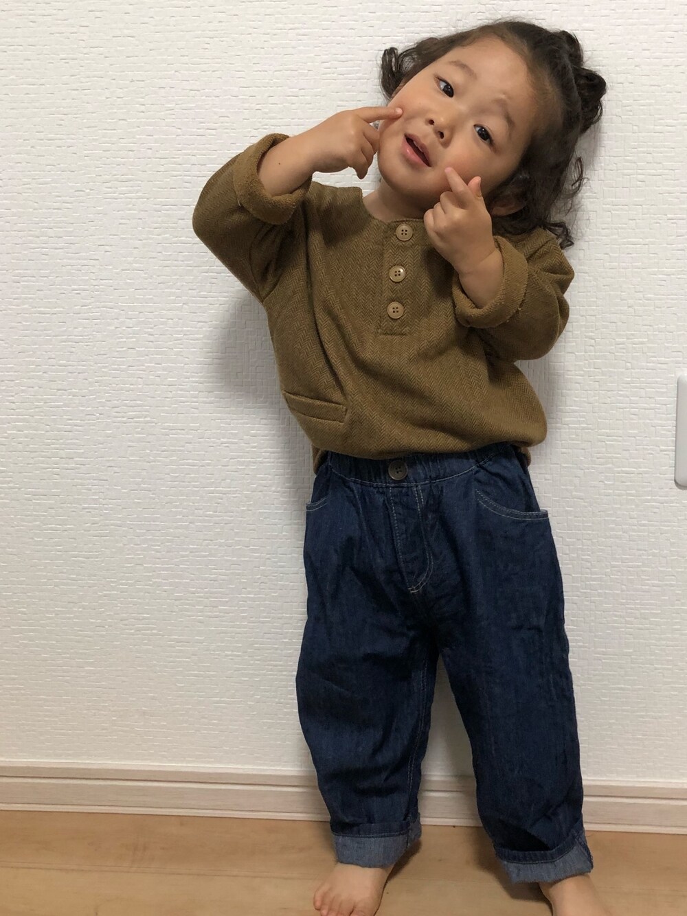「ベビーコーデ、キッズコーデ、男の子コーデ、男の子、2歳」｜「LAGOMのアイテム（トップス、ブラウン系）」を使った、yutoさん（キッズ・90cm）の秋コーディネートの1枚目の写真