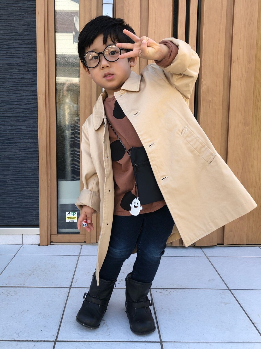「3歳、キッズファッション、男の子」｜「SEVENDAYS=SUNDAYの・Bステンカラーコート（その他アウター、ベージュ系）」を使った、yutoさん（キッズ・90cm）の秋コーディネートの1枚目の写真