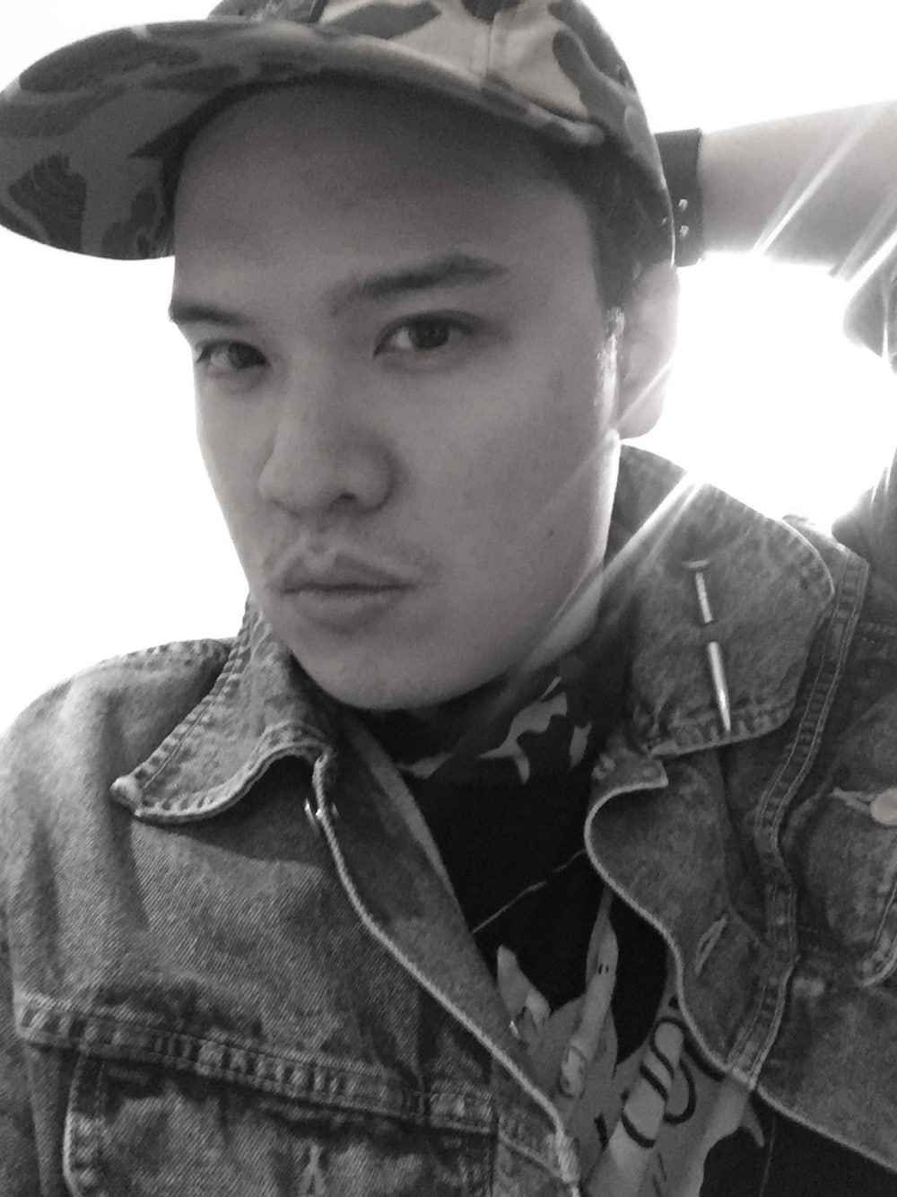 「AMBUSHのKUGI DENIM JACKET（デニムジャケット、ブルー系）」を使った、ジェラさん（メンズ・183cm）の冬コーディネートの1枚目の写真
