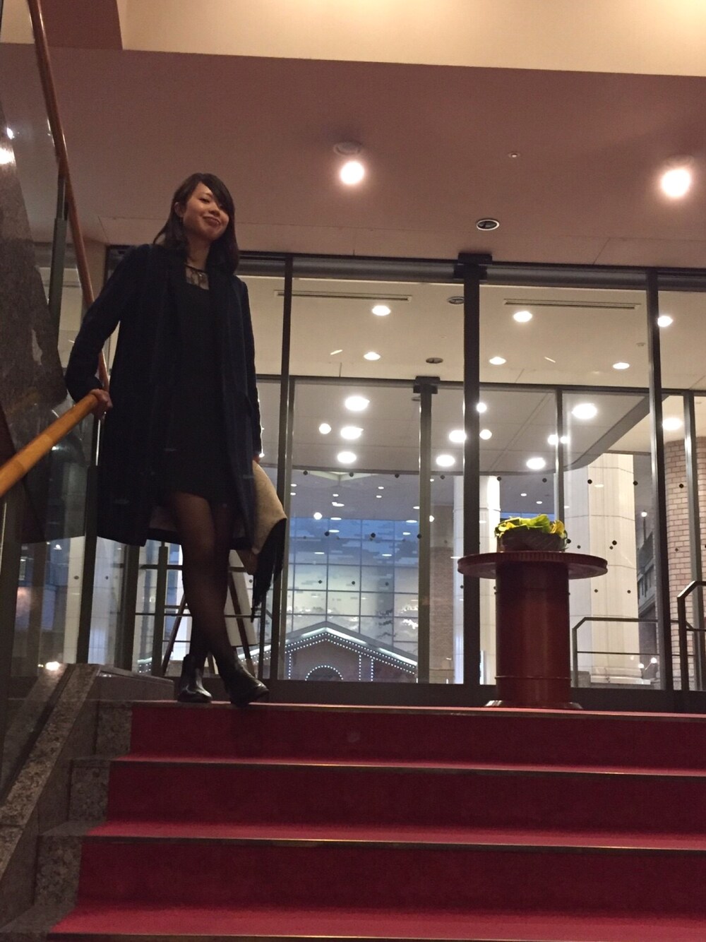 「ワンピース、ホテルランチ、オトナ女子」｜「MURUAのアイテム（テーラードジャケット、ブルー系）」を使った、maaaiさん（レディース・165cm）の春コーディネートの1枚目の写真