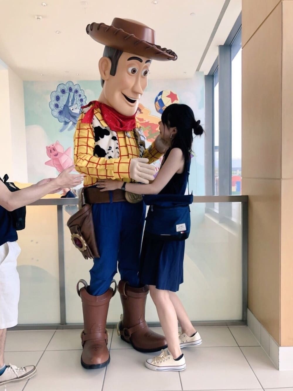 「シンプルコーデ、オトナ女子、カジュアルコーデ、outfit、ワンピース、ディズニーコーデ、海外旅行、ディズニー、ドラフトしまむら」｜「LACOSTEのLACOSTE:ノースリーブポロワンピース（ワンピース、ブルー系）」を使った、maaaiさん（レディース・165cm）の夏コーディネートの1枚目の写真
