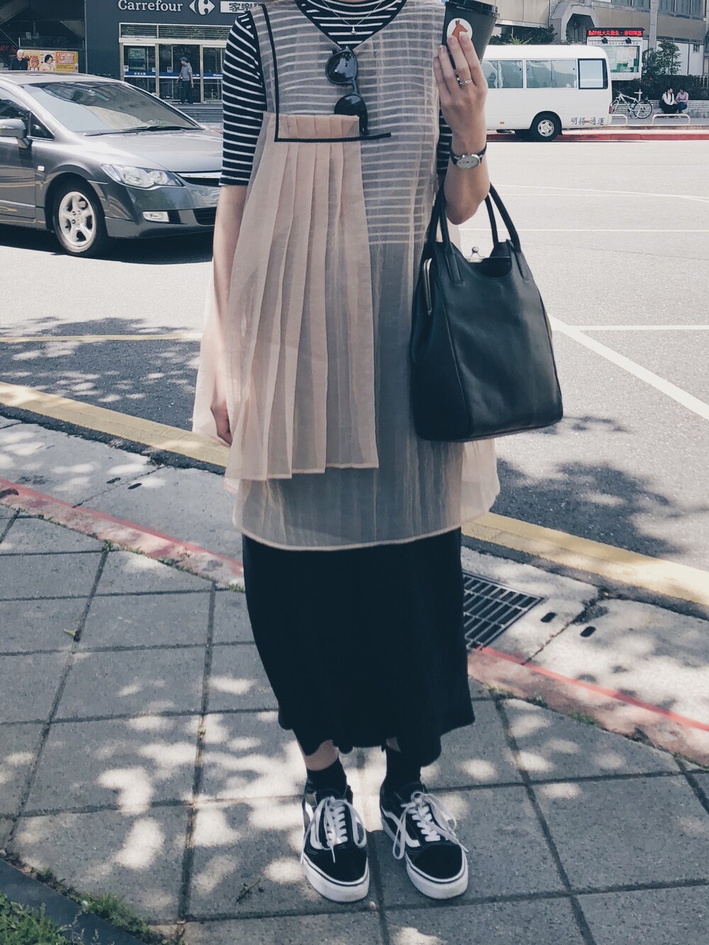 「ootd、agnes b.、ys、VANS、CHARINYEH、yohjiyamamoto、leather bag、layers、Vivienne Westwood、knot」｜「CHARINYEHのアイテム（ベスト、ピンク系）」を使った、Ethel C. さん（レディース・165cm）の春コーディネートの1枚目の写真