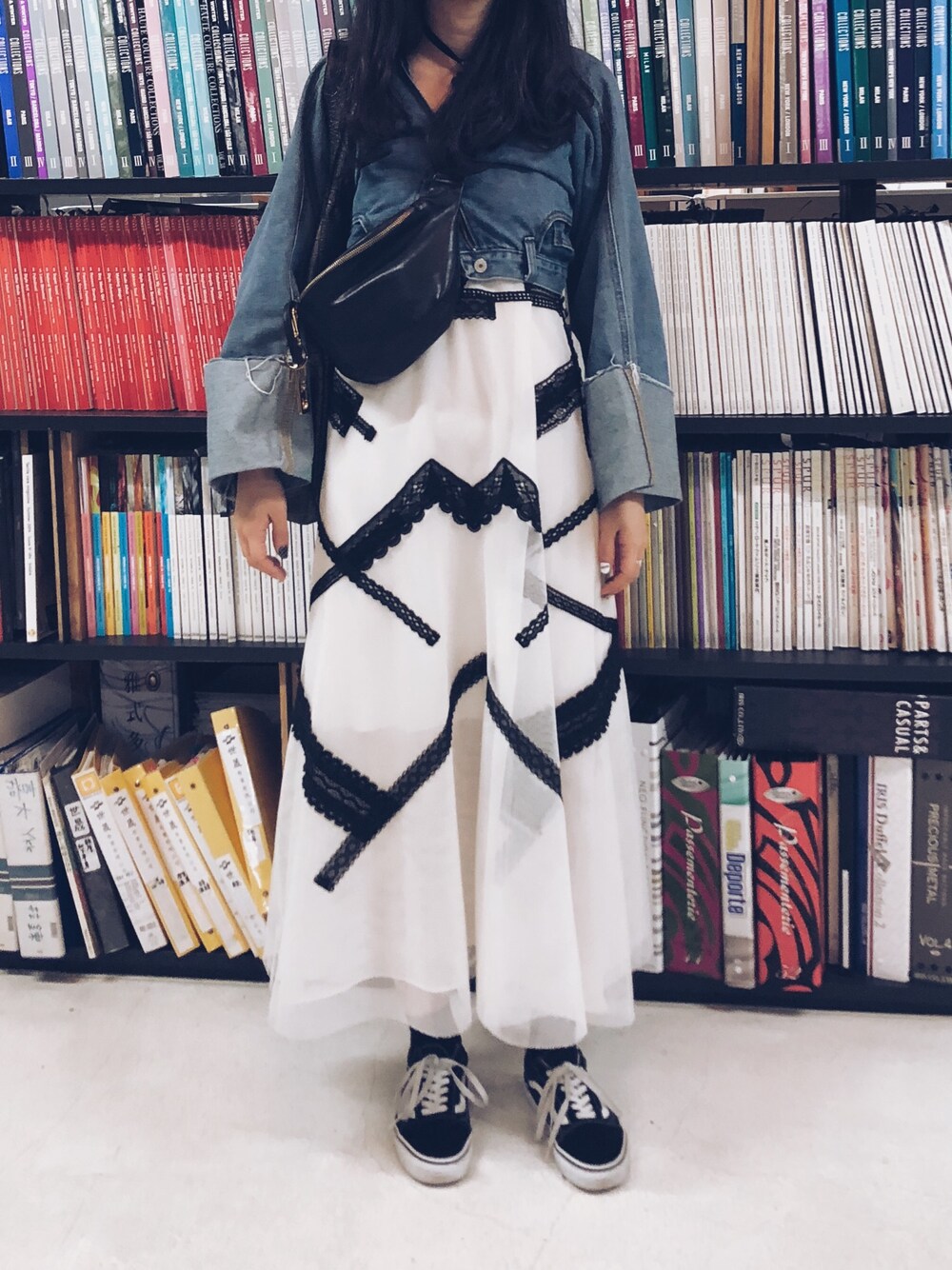 「ootd、denim、REMAKE、pants、jacket 、longdress、onepiece、black and white、lace、VANS」｜「CHARINYEHのアイテム（ワンピース、ホワイト系）」を使った、Ethel C. さん（レディース・165cm）の秋コーディネートの1枚目の写真