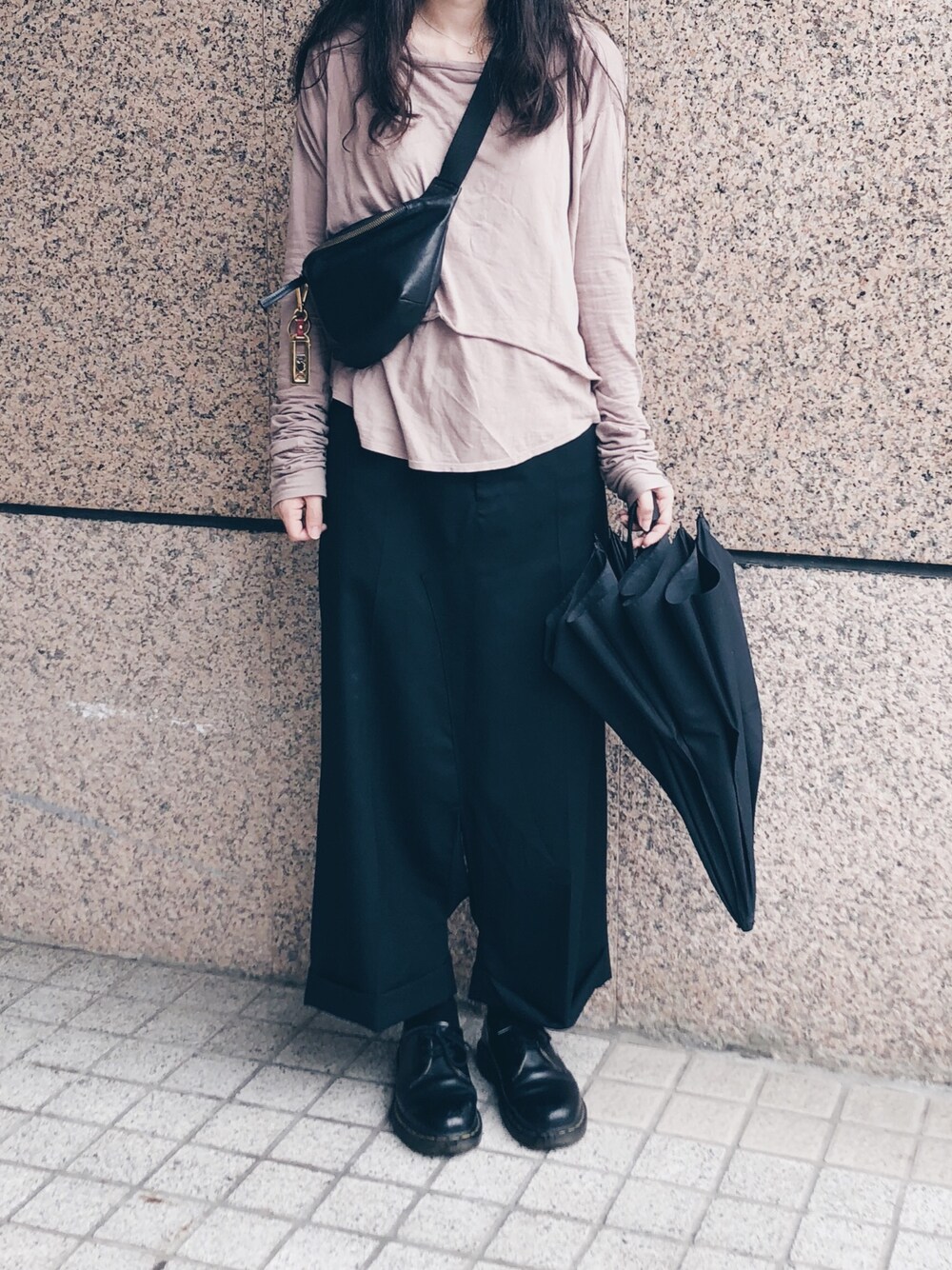 「ootd、kowtow、long sleeve、JUNYA WATANABE COMME des GARCONS、Dr.Martens、MUJI、Cry.、PRADA」｜「JUNYA WATANABE COMME des GARCONSのアイテム（その他パンツ、ブラック系）」を使った、Ethel C. さん（レディース・165cm）の秋コーディネートの1枚目の写真
